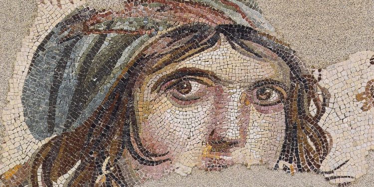 Gaziantep’in Simgesi Dünyanın En Büyük Mozaik Müzesindeki ‘Çingene Kızı’