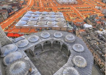 Nuruosmaniye Camii Nerede?,Tarihi Özellikleri?