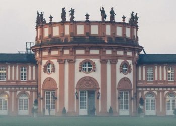 Spa Şehri Wiesbaden Ve Görkemli Biebrich Schloss  Sarayı