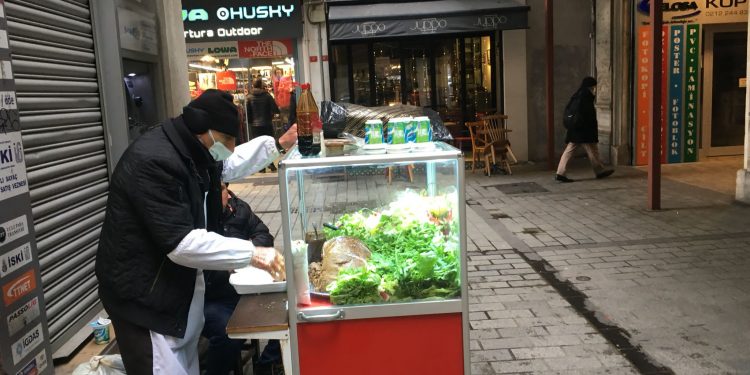 Meşhur Seyyar Çiğköfteci Hüseyin Usta