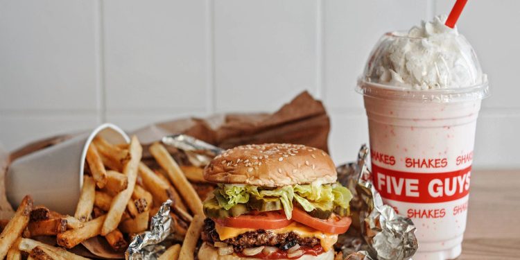 Dünya’nın En Lezzetli Hamburgercisi mi?”Keşke Türkiye’de de Olsa!” Dedirten Dünyaca Ünlü Lezzet