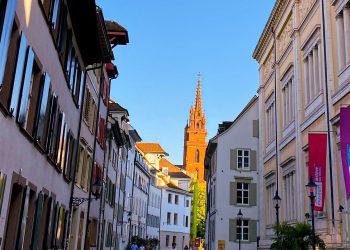 “Basel Gezi Rehberi: Tarihi Zenginlikler, Kültürel Keşifler ve Renkli Deneyimler”