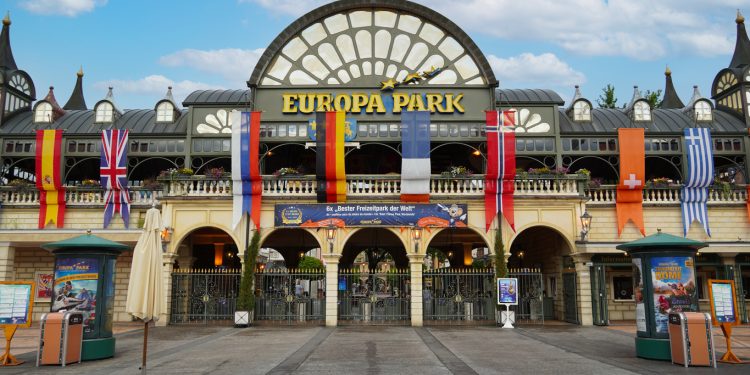Europa-Park Dünyanın en çok ziyaret edilen sezonluk tema parkı