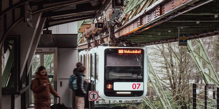 Dünyanın İlk Havaray Treni Wuppertal