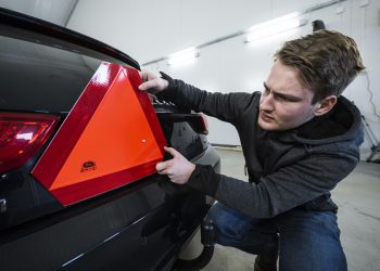 İsveç’te 15 Yaşında Lüks Otomobil Direksiyonuna Geçmek Mümkün