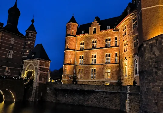 Avrupa’nın en güzel Noel pazarı”Merode Castle”